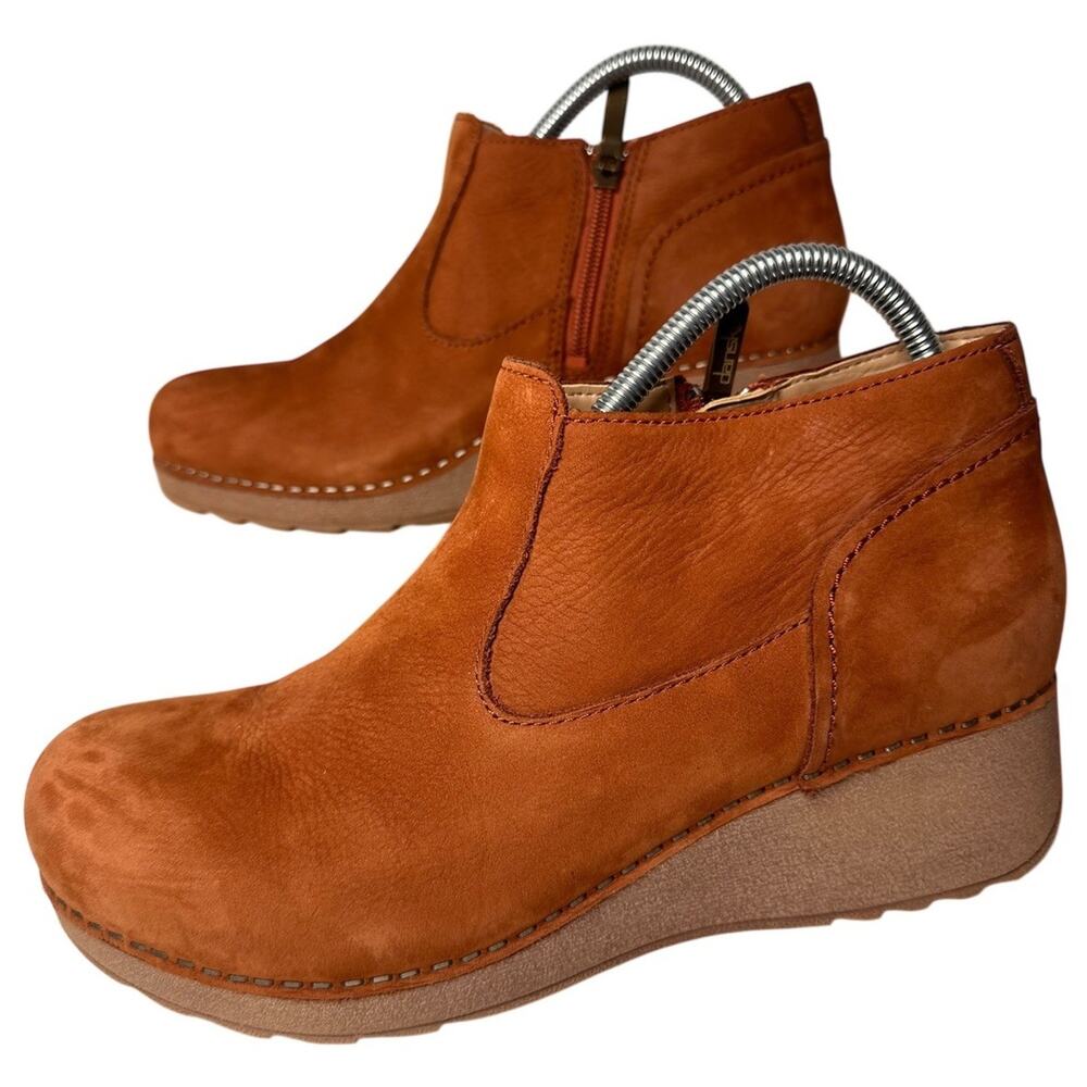 Dansko Women's Ankle Boots in Tan